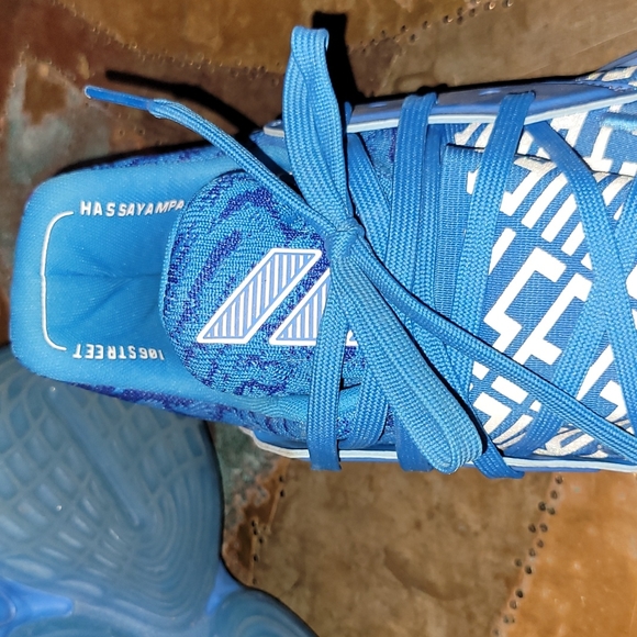 Adidas. James Harden Volume 4. Hoop shoe. Glow-blue. Worn twice.  Size 17 - Picture 8 of 12